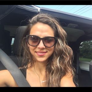 Meet your Posher, Nicole